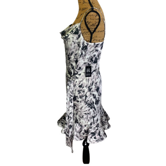 EXPRESS Black & White Floral Mini Dress - NWT - Picture 8 of 16